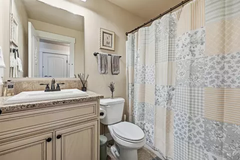 Bath - 5159 W Brunmier, Eagle, ID 83616 photo 2 of 2
