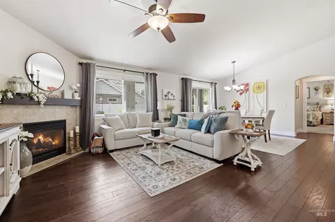 Living - 5159 W Brunmier, Eagle, ID 83616 photo 1 of 2
