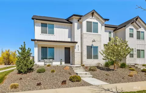 5712 W Elk Trail St, Eagle, ID 83714