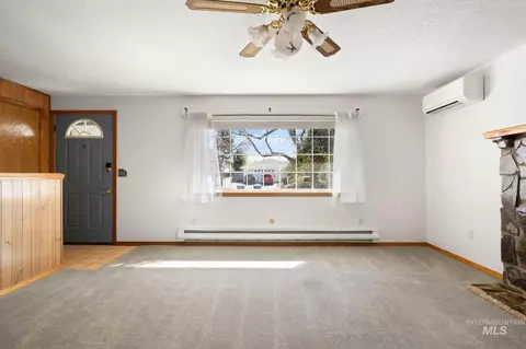 Living - 442 Crestview Dr, Twin Falls, ID 83301 photo 1 of 2