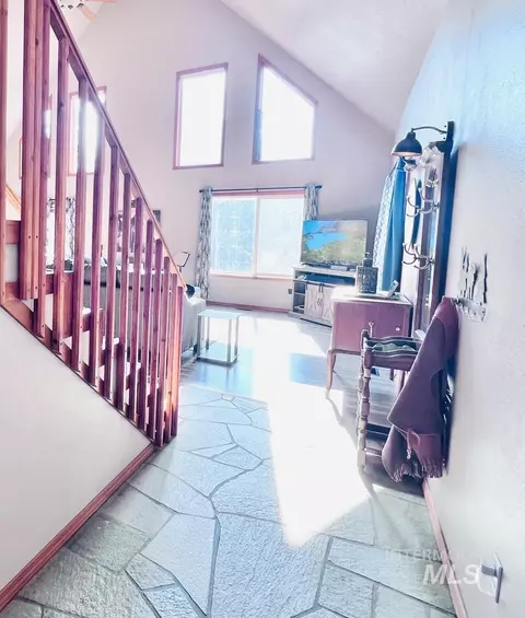 Entry Way - 1907 Gold Dust Rd, Cascade, ID 83611 photo 1 of 3