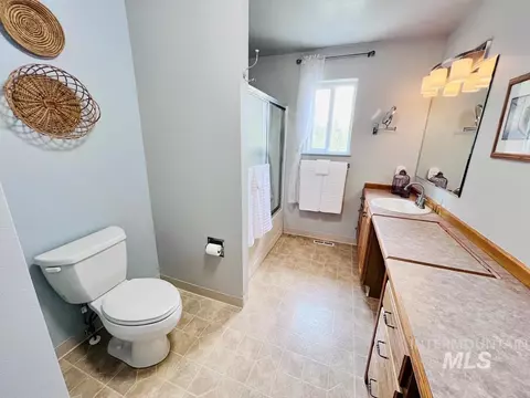 Bath - 1907 Gold Dust Rd, Cascade, ID 83611 photo 2 of 2