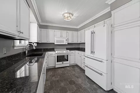 Kitchen - 2007 Ripon Ave, Lewiston, ID 83501 photo 1 of 3