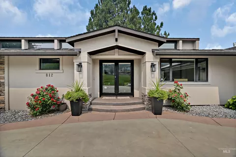 812 E Hearthstone Dr, Boise, ID 83702