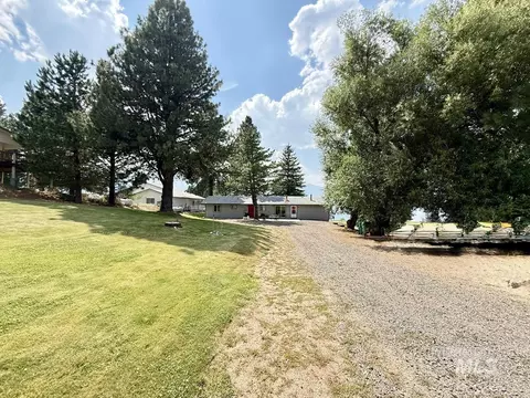 Exterior - 110 Lakeshore Dr, Cascade, ID 83611 photo 2 of 6
