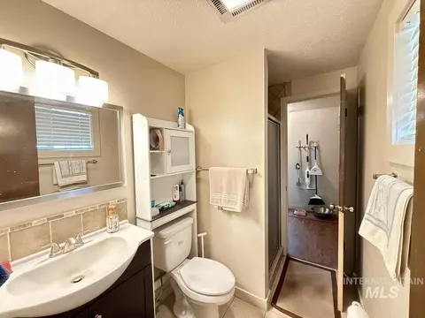 Bath - 110 Lakeshore Dr, Cascade, ID 83611 photo 2 of 2