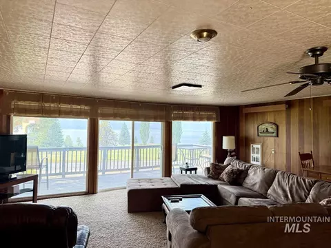 Living - 110 Lakeshore Dr, Cascade, ID 83611 photo 2 of 2