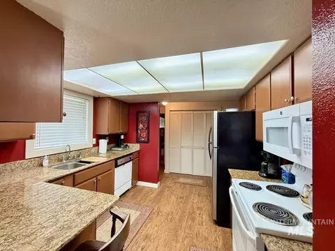 Kitchen - 110 Lakeshore Dr, Cascade, ID 83611 photo 1 of 2