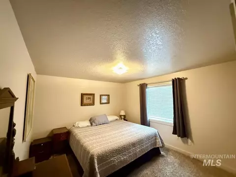 Bedroom - 110 Lakeshore Dr, Cascade, ID 83611 photo 2 of 3