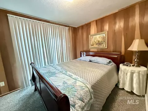 Bedroom - 110 Lakeshore Dr, Cascade, ID 83611 photo 1 of 3