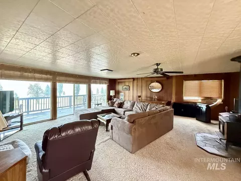 Living - 110 Lakeshore Dr, Cascade, ID 83611 photo 1 of 2