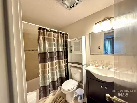 Bath - 110 Lakeshore Dr, Cascade, ID 83611 photo 1 of 2