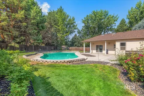 Exterior - 1731 E Myrtle Beach Ct, Eagle, ID 83616 photo 7 of 14