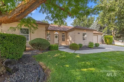 Exterior - 1731 E Myrtle Beach Ct, Eagle, ID 83616 photo 4 of 14