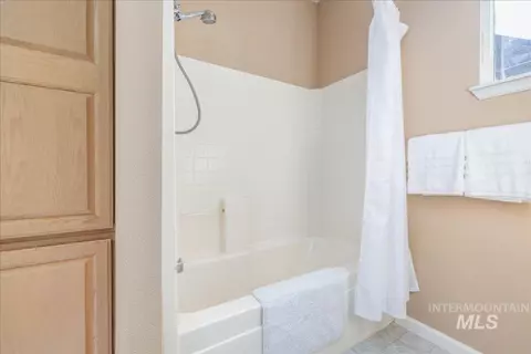 Bath - 1731 E Myrtle Beach Ct, Eagle, ID 83616 photo 5 of 6