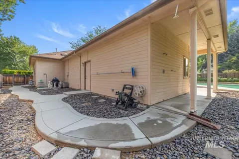 Exterior - 1731 E Myrtle Beach Ct, Eagle, ID 83616 photo 11 of 14
