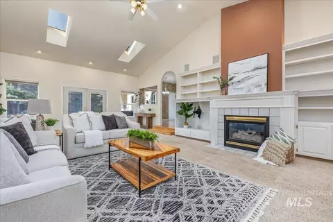 Living - 1731 E Myrtle Beach Ct, Eagle, ID 83616 photo 2 of 6