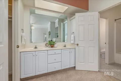 Bath - 1731 E Myrtle Beach Ct, Eagle, ID 83616 photo 1 of 6