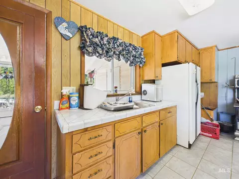 Kitchen - 17 Lem Ct, Cascade, ID 83611 photo 3 of 7