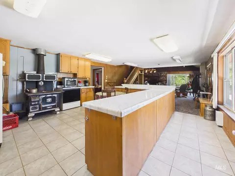 Kitchen - 17 Lem Ct, Cascade, ID 83611 photo 2 of 7