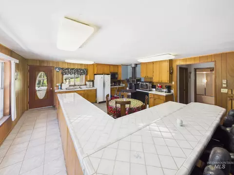 Kitchen - 17 Lem Ct, Cascade, ID 83611 photo 1 of 7