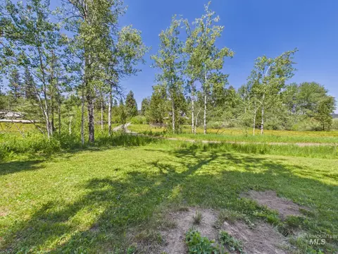 Exterior - 17 Lem Ct, Cascade, ID 83611 photo 6 of 6