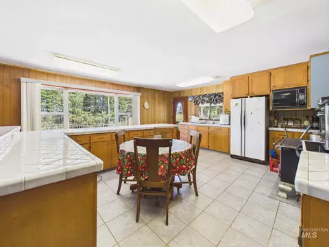 Kitchen - 17 Lem Ct, Cascade, ID 83611 photo 6 of 7