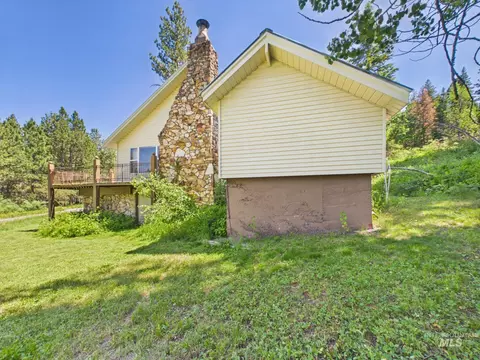 Exterior - 17 Lem Ct, Cascade, ID 83611 photo 5 of 6