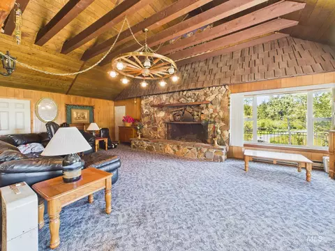 Living - 17 Lem Ct, Cascade, ID 83611 photo 1 of 6