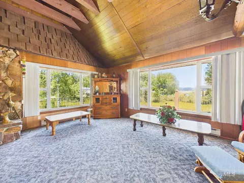 Living - 17 Lem Ct, Cascade, ID 83611 photo 2 of 6