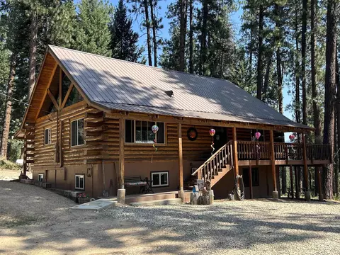 5 Moonglow Cir, Garden Valley, ID 83622