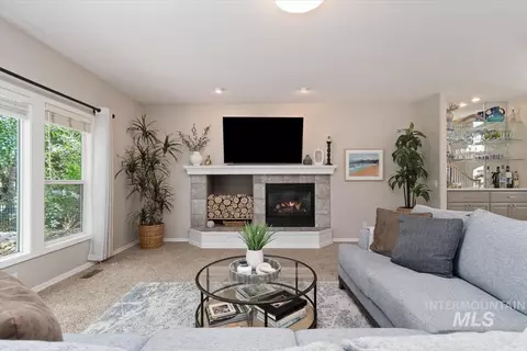 Living - 552 E River Quarry Ct, Eagle, ID 83616 photo 3 of 4