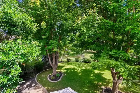 Exterior - 552 E River Quarry Ct, Eagle, ID 83616 photo 5 of 13