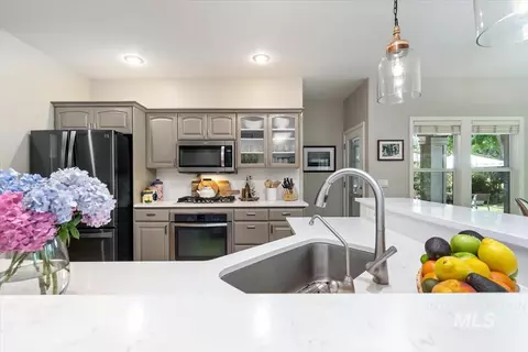 Kitchen - 552 E River Quarry Ct, Eagle, ID 83616 photo 3 of 5