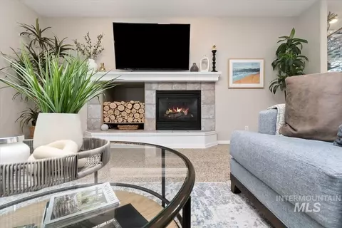 Living - 552 E River Quarry Ct, Eagle, ID 83616 photo 2 of 4