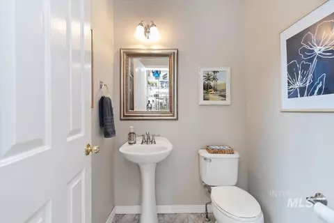 Bath - 552 E River Quarry Ct, Eagle, ID 83616 photo 1 of 4