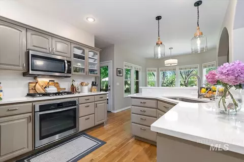 Kitchen - 552 E River Quarry Ct, Eagle, ID 83616 photo 4 of 5