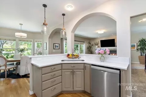 Kitchen - 552 E River Quarry Ct, Eagle, ID 83616 photo 5 of 5