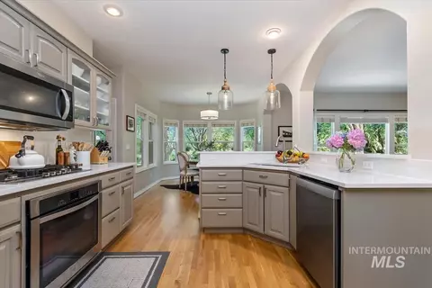 Kitchen - 552 E River Quarry Ct, Eagle, ID 83616 photo 2 of 5