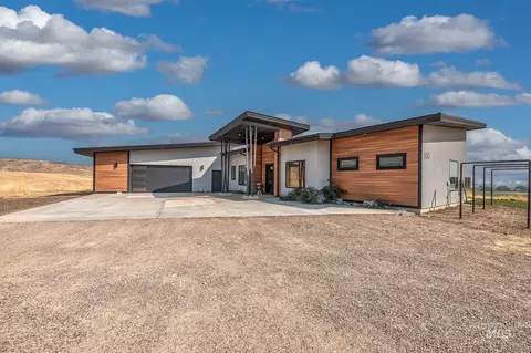 Exterior - 1150 Pleasant View Dr, Weiser, ID 83672 photo 1 of 8