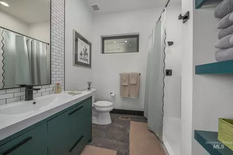 Bath - 1150 Pleasant View Dr, Weiser, ID 83672 photo 4 of 6