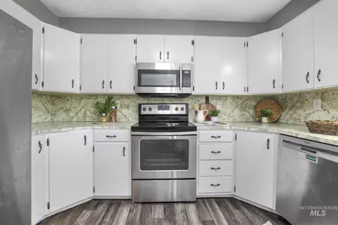 Kitchen - 207 Sage St, Kimberly, ID 83341 photo 2 of 3