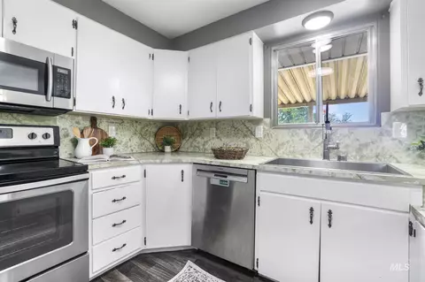 Kitchen - 207 Sage St, Kimberly, ID 83341 photo 3 of 3
