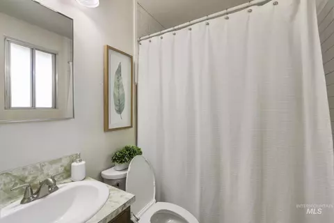 Bath - 207 Sage St, Kimberly, ID 83341 photo 2 of 3