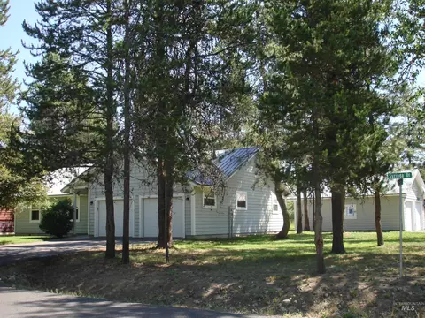 Exterior - 628 Syringa Dr, Mccall, ID 83638 photo 4 of 17