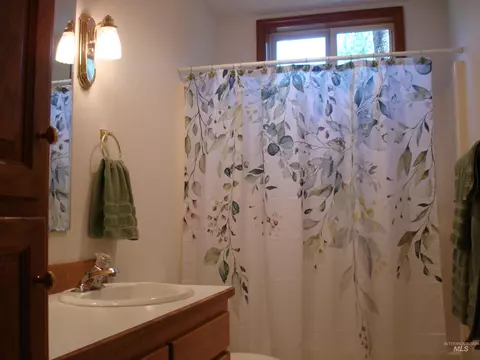Bath - 628 Syringa Dr, Mccall, ID 83638 photo 1 of 5