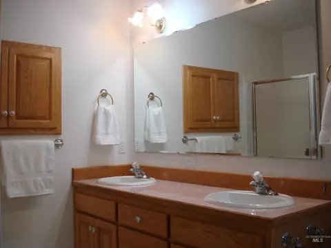 Bath - 628 Syringa Dr, Mccall, ID 83638 photo 4 of 5