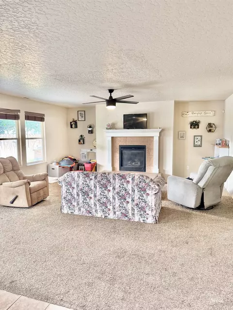 Living - 12891 Adelaide, Caldwell, ID 83607 photo 2 of 3