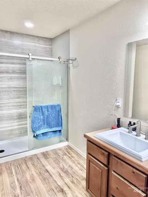 Bath - 12891 Adelaide, Caldwell, ID 83607 photo 2 of 5
