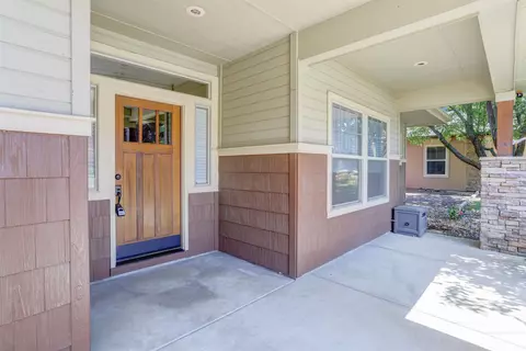 Exterior - 974 E Switchback Dr, Meridian, ID 83646 photo 3 of 7